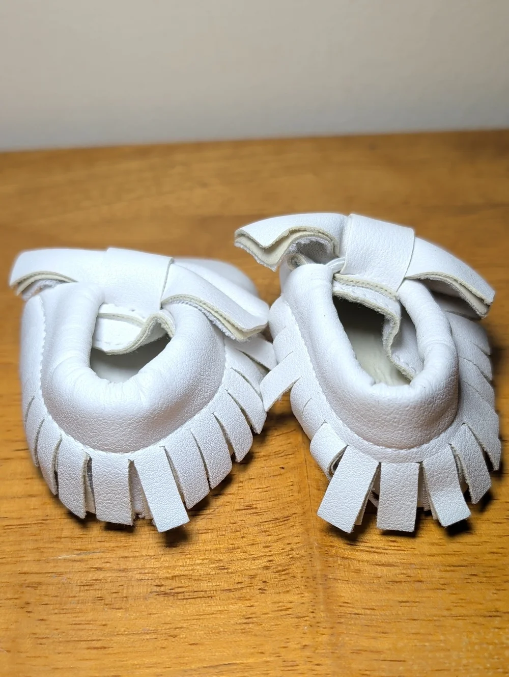 Desdemona White PU Leather Baby Moccasins Soft Soled Fringe Bow Girls Size XS